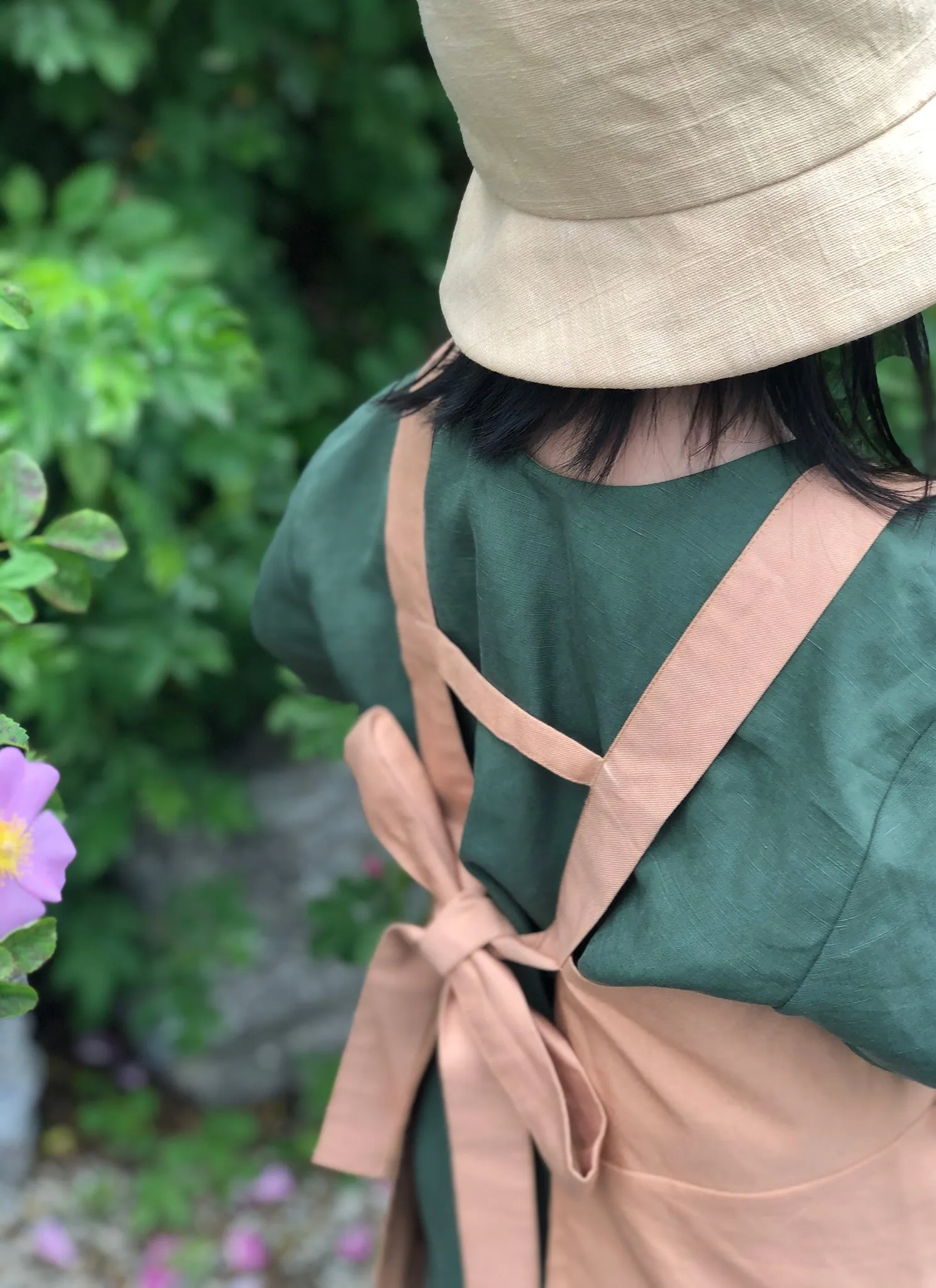 Banana Leaf Pocket Apron (Kids) - Coral