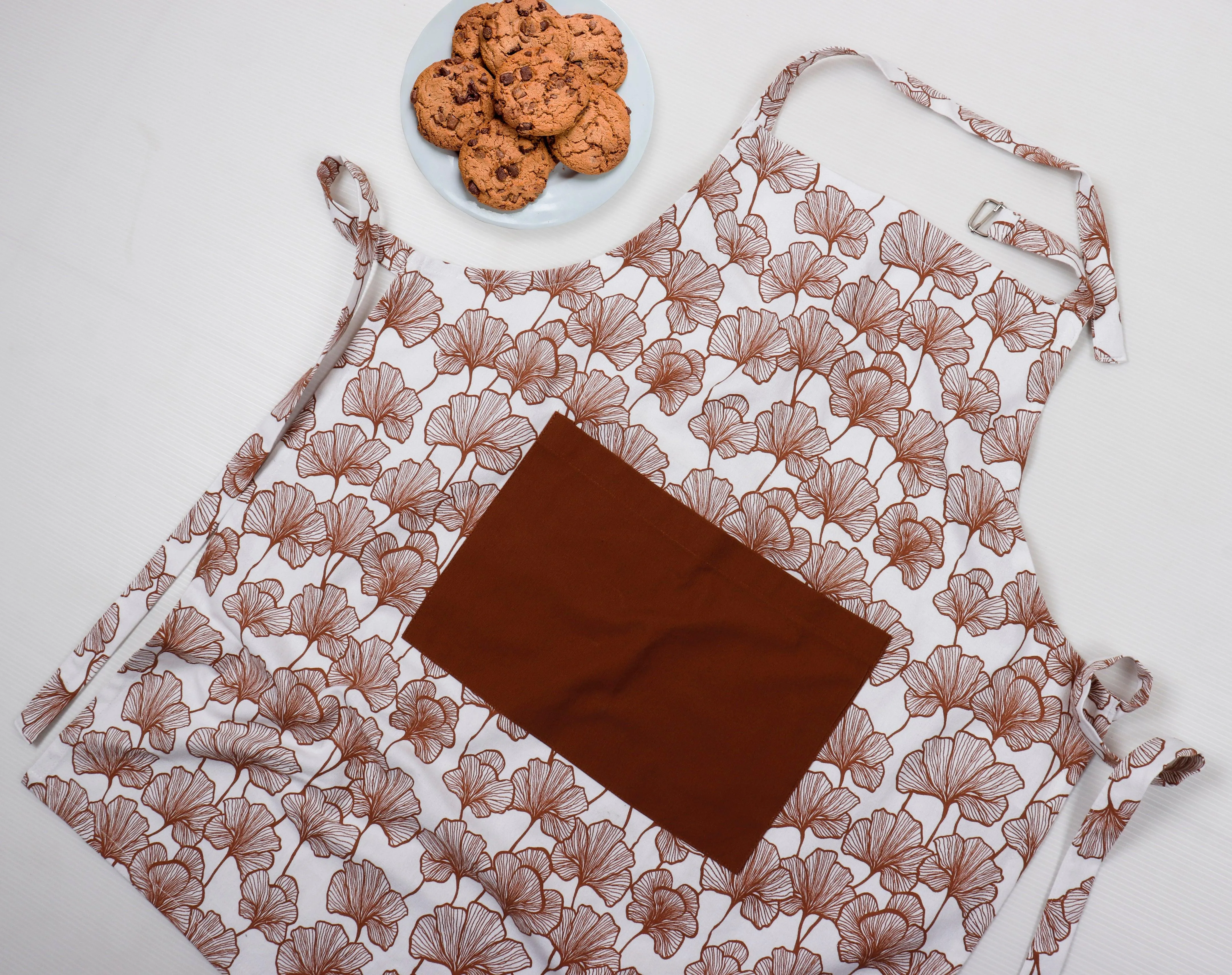 Cotton Single Leaf Brown With Solid Pocket Free Size Apron Pack of 1