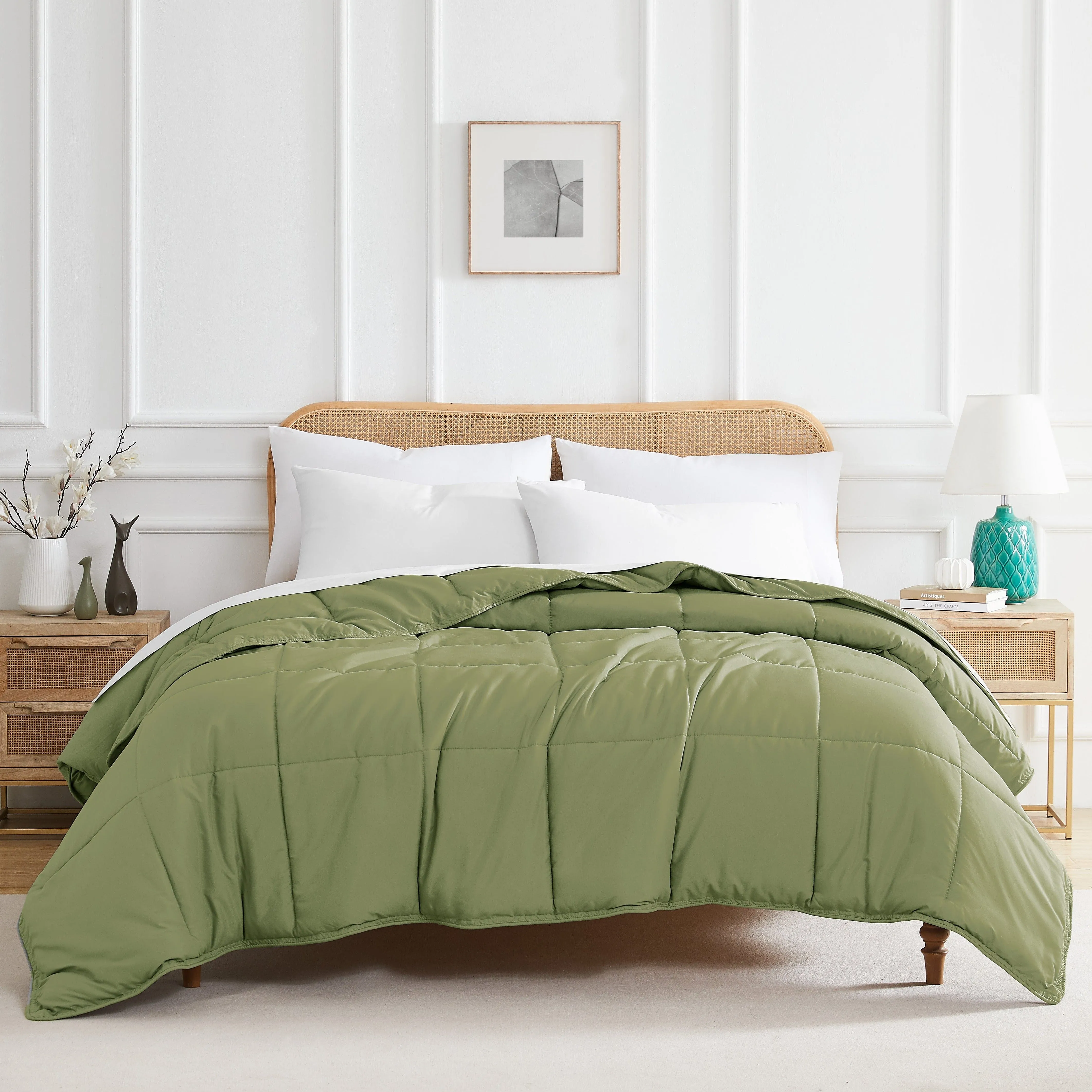 Vilano Down Alternative Comforter